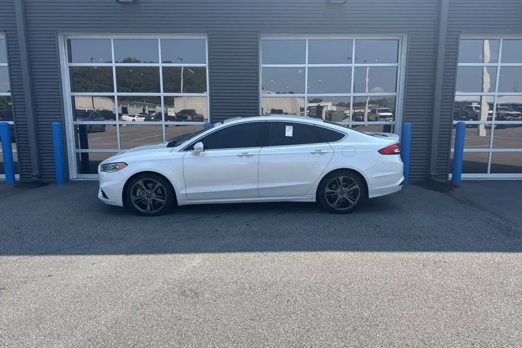 2017 Ford Fusion Sport photo 1