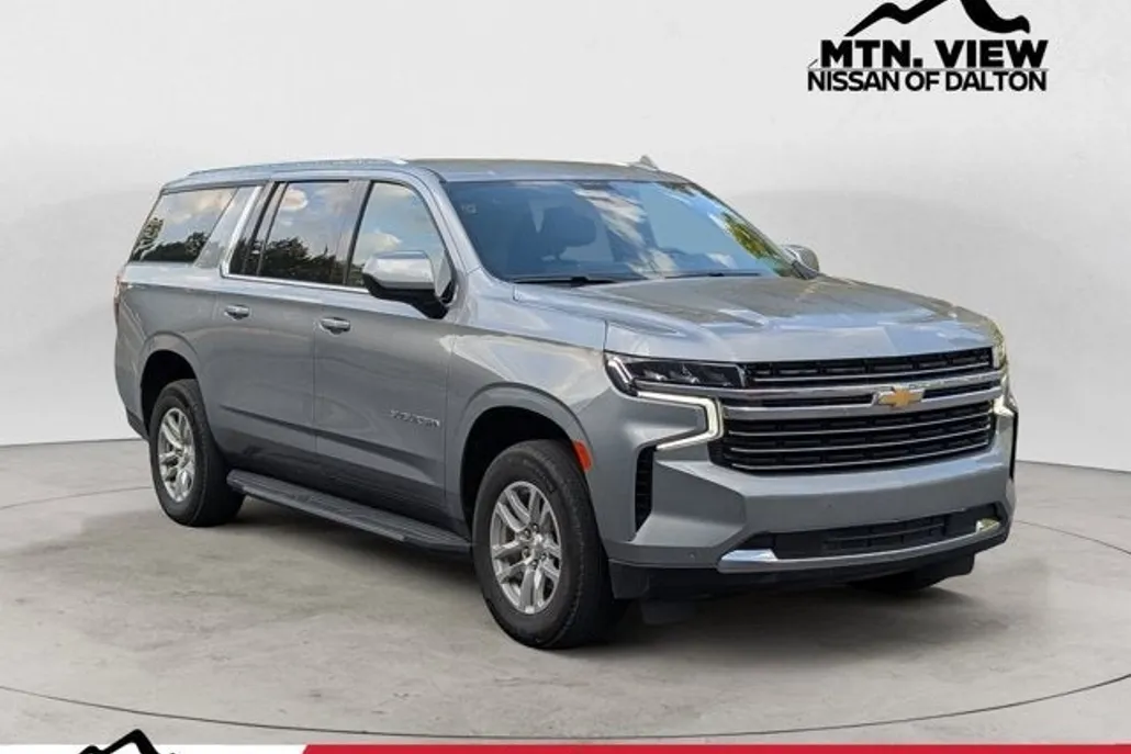 2024 Chevrolet Suburban LT photo 1