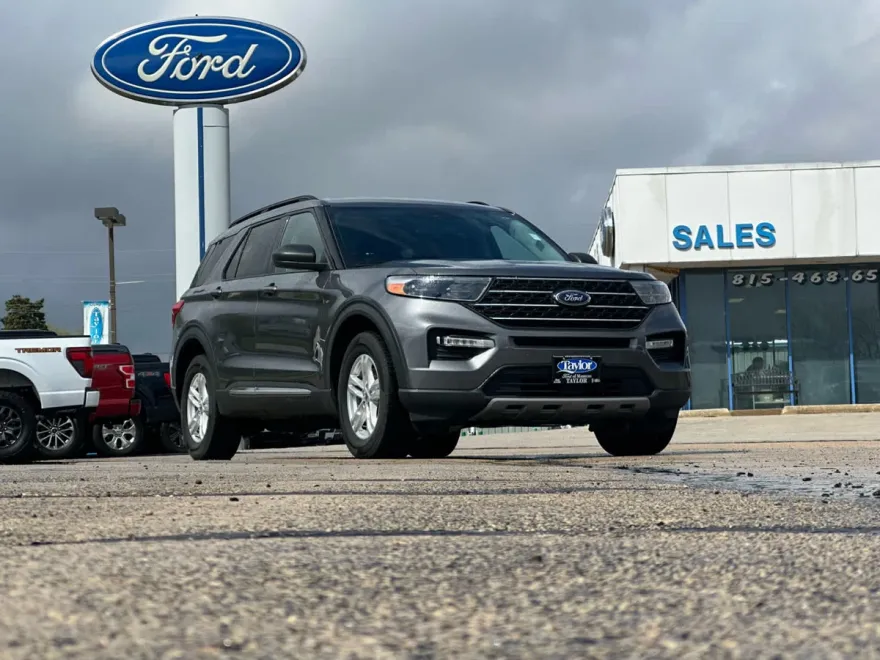 2022 Ford Explorer XLT photo 1