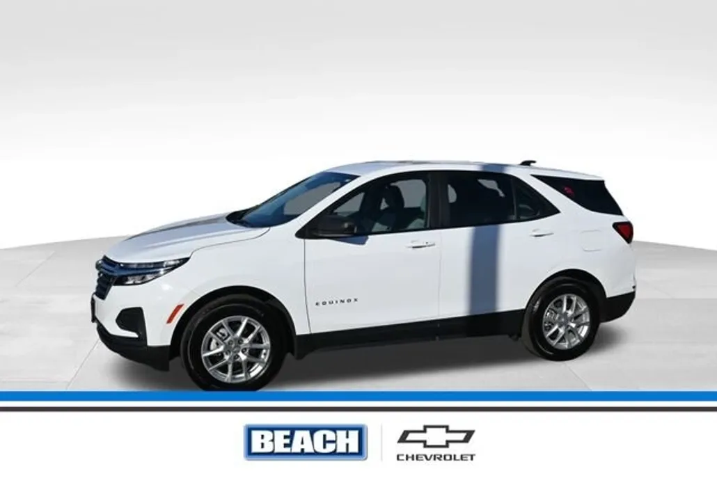 2023 Chevrolet Equinox LS photo 1