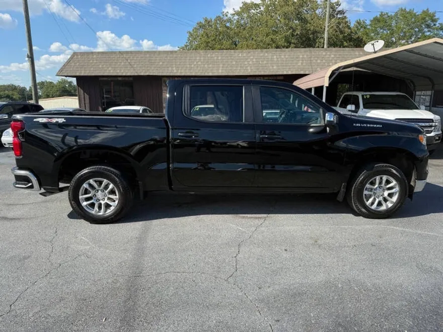 2024 Chevrolet Silverado 1500 LT photo 1