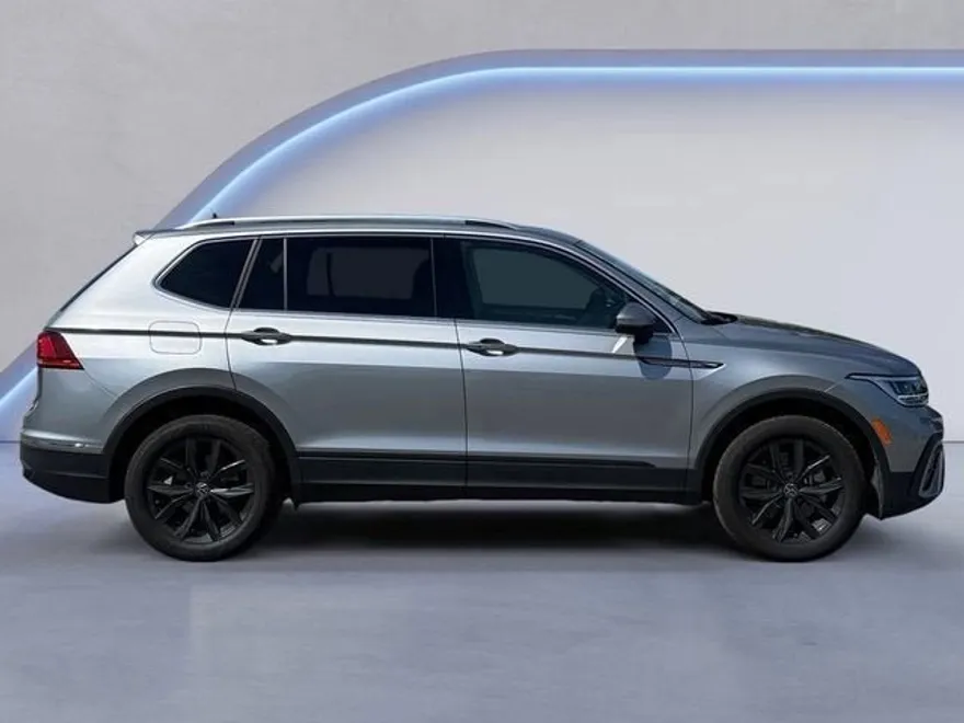 2024 Volkswagen Tiguan SE photo 1