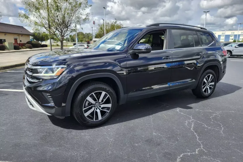 2023 Volkswagen Atlas SE photo 1