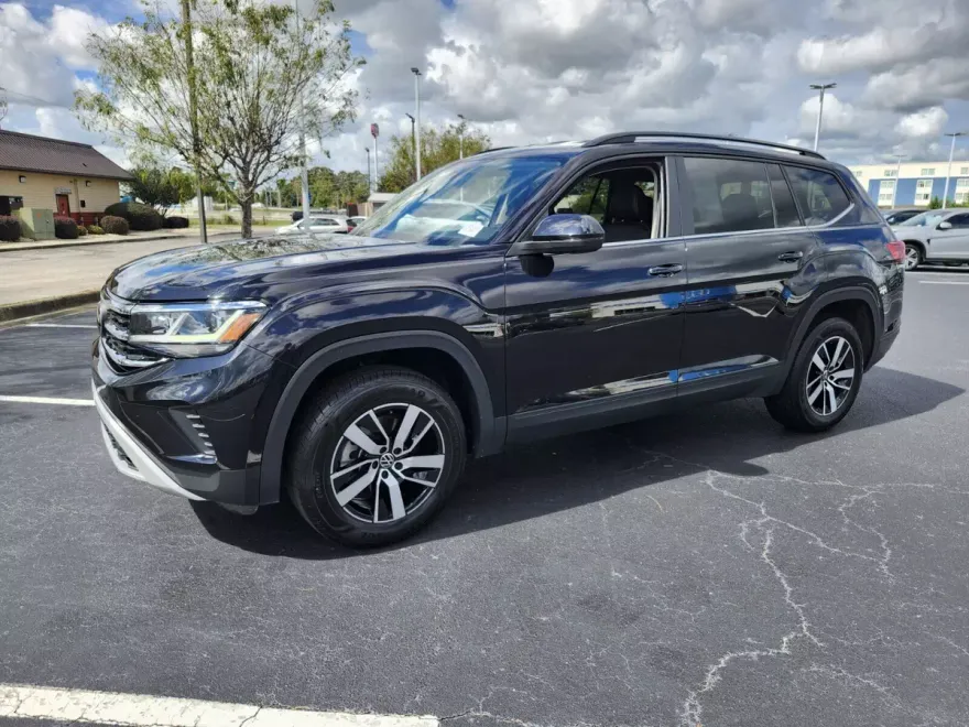 2023 Volkswagen Atlas SE photo 1