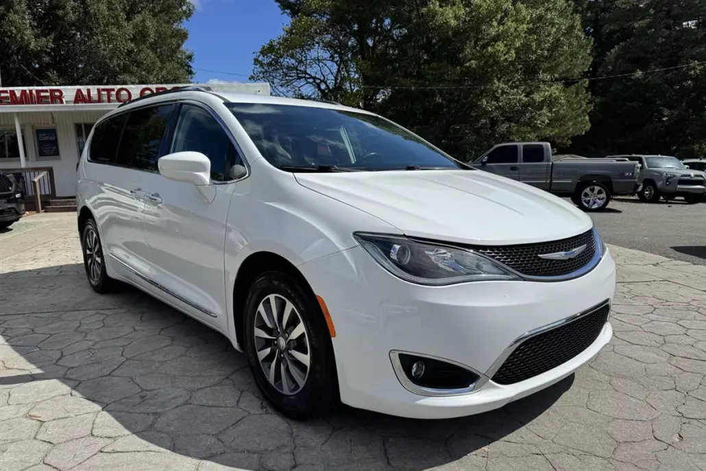 2020 Chrysler Pacifica Touring Plus photo 1
