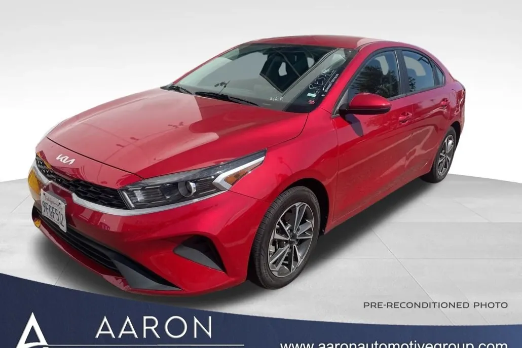 2023 Kia Forte LXS photo 1