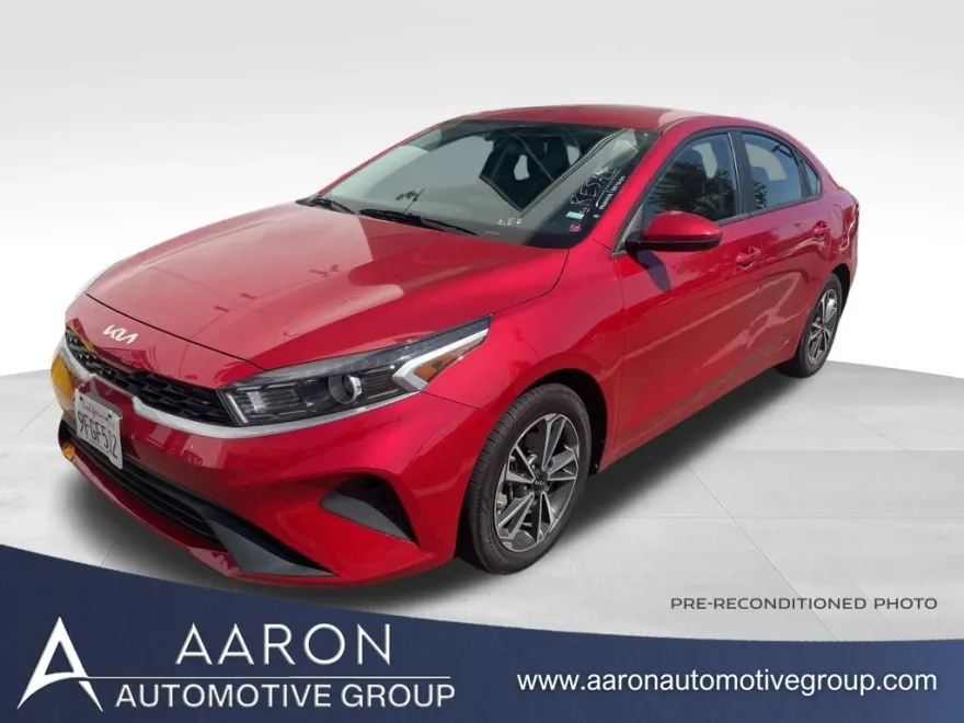 2023 Kia Forte LXS photo 1