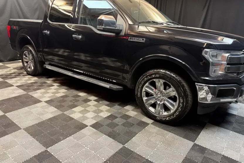 2019 Ford F-150 Lariat photo 1