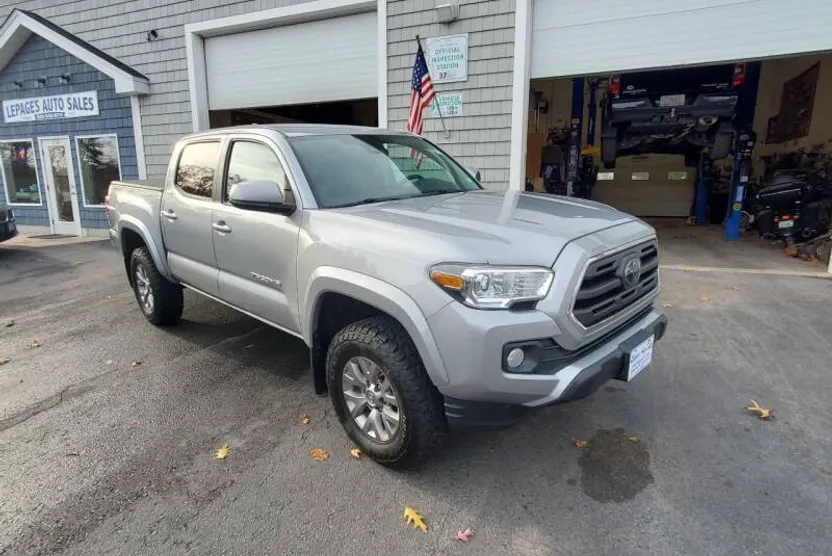 2019 Toyota Tacoma SR5 V6 photo 1