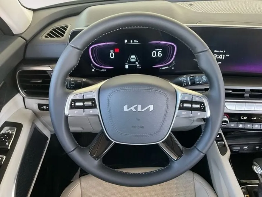 2025 Kia Telluride S photo 1