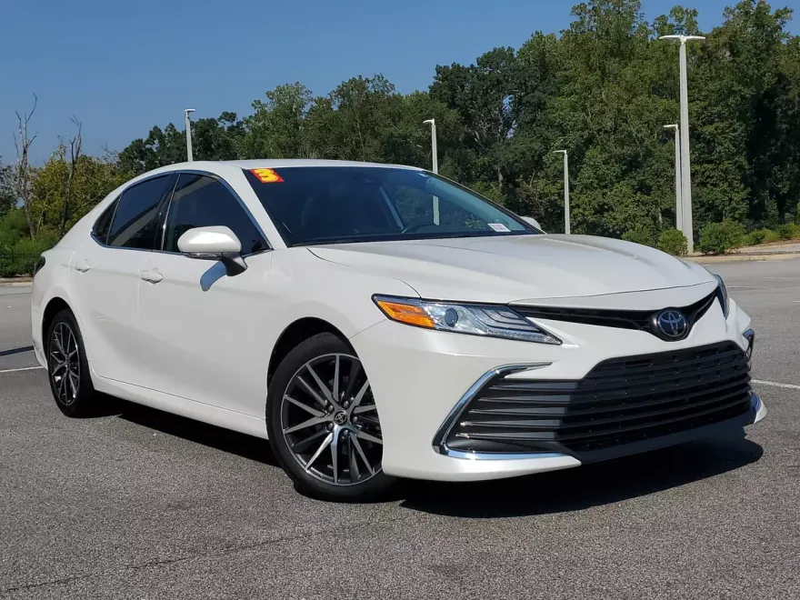 2023 Toyota Camry XLE photo 1
