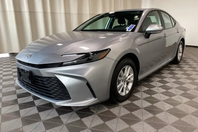 2025 Toyota Camry LE photo 1