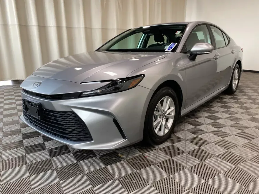 2025 Toyota Camry LE photo 1