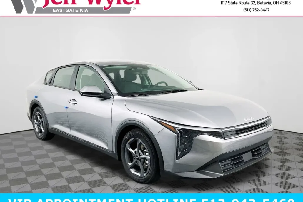 2025 Kia K4 LXS photo 1