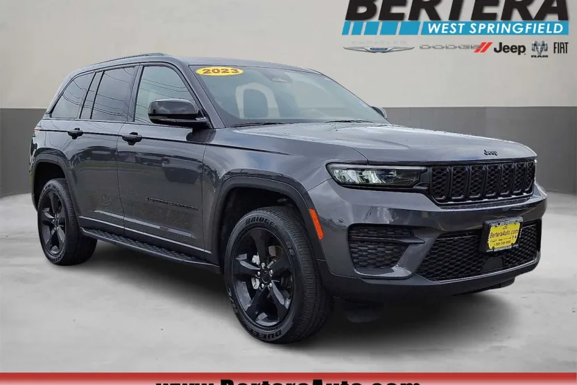 2023 Jeep Grand Cherokee Altitude photo 1