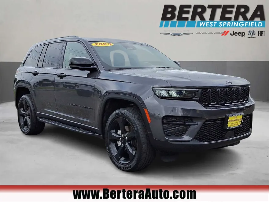 2023 Jeep Grand Cherokee Altitude photo 1