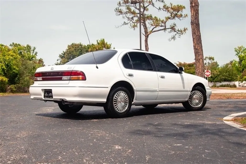 1996 Infiniti I30 Base photo 1