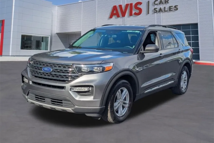 2024 Ford Explorer XLT photo 1