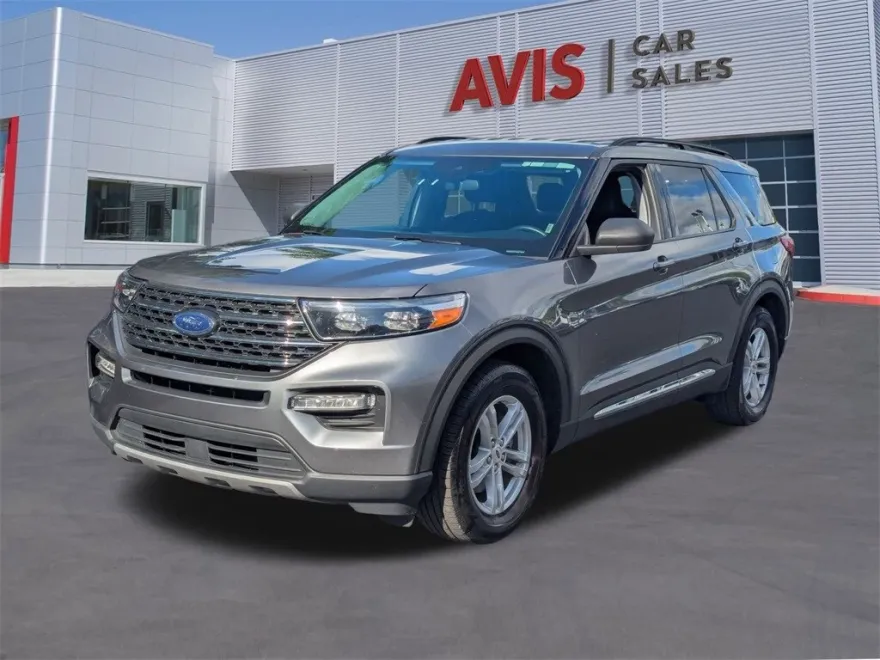 2024 Ford Explorer XLT photo 1