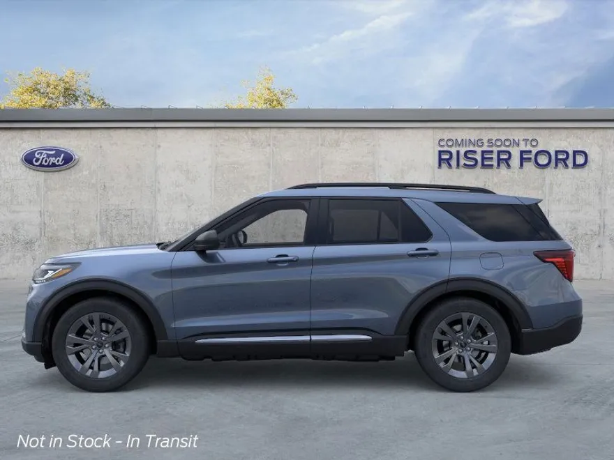 2025 Ford Explorer photo 1