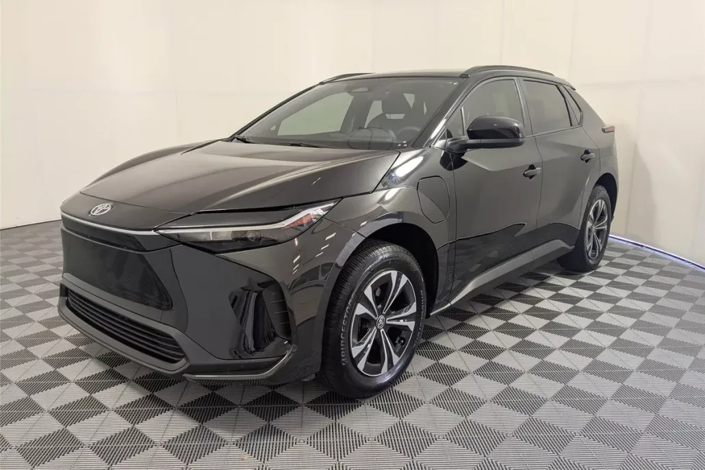 2024 Toyota bZ4X XLE photo 1