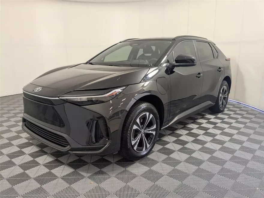 2024 Toyota bZ4X XLE photo 1