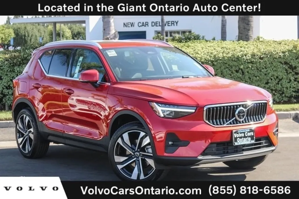 2025 Volvo XC40 photo 1