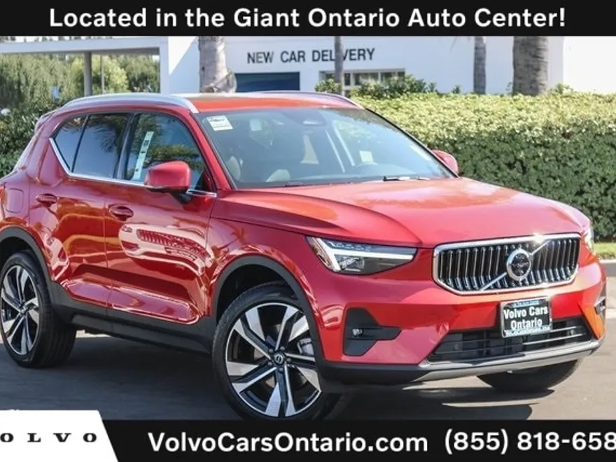 2025 Volvo XC40 photo 1