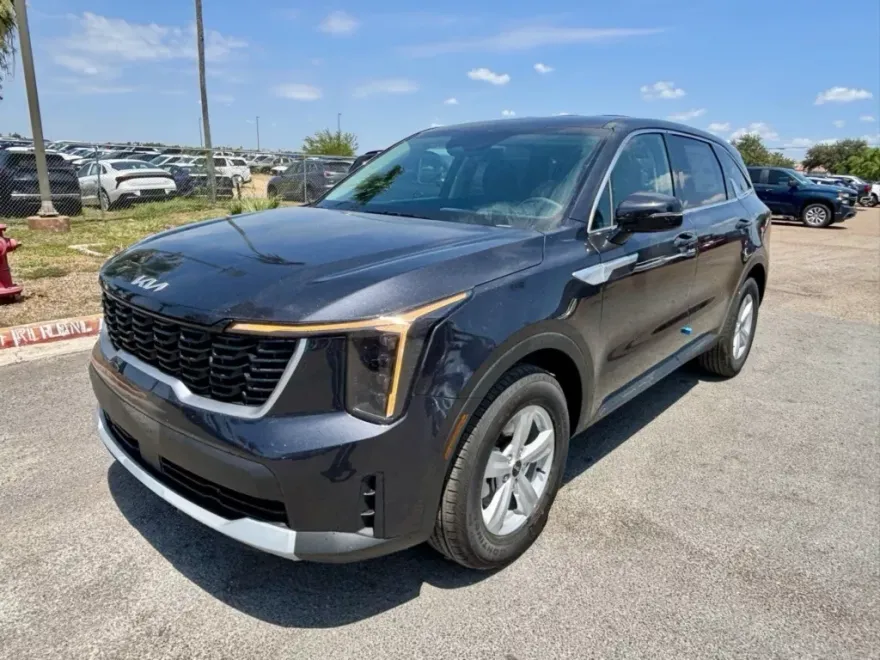 2026 Kia Sorento LX photo 1