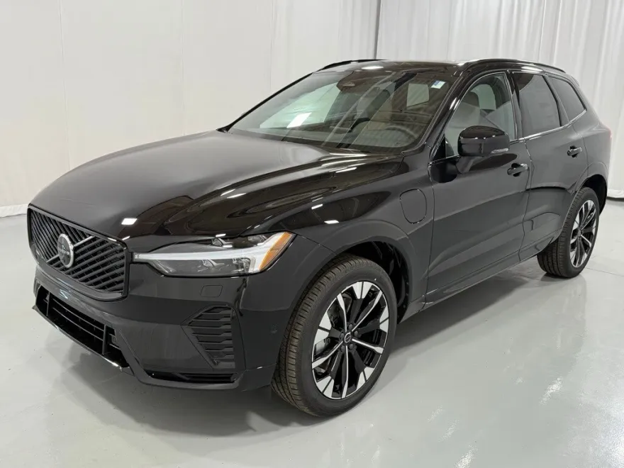 2026 Volvo XC60 T8 Plus photo 1