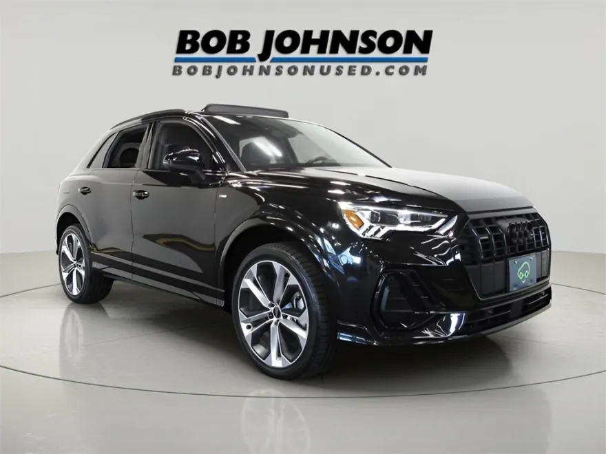 2022 Audi Q3 Premium Plus 45 TFSI S line photo 1