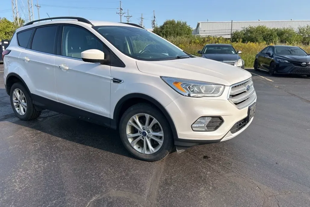 2019 Ford Escape SEL photo 1