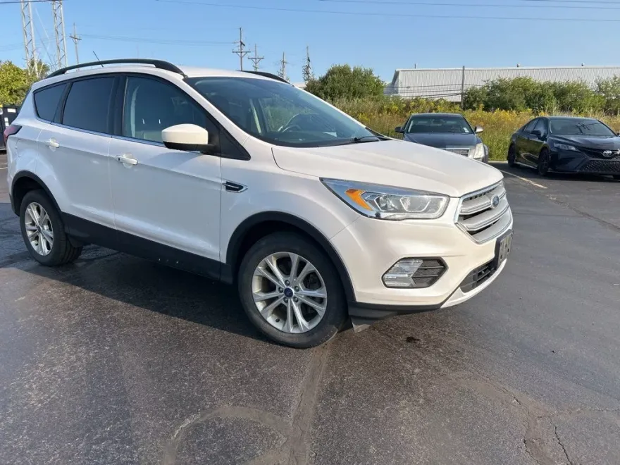 2019 Ford Escape SEL photo 1