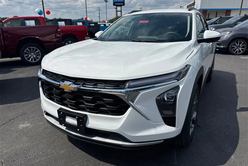 2026 Chevrolet Trax LT photo 1