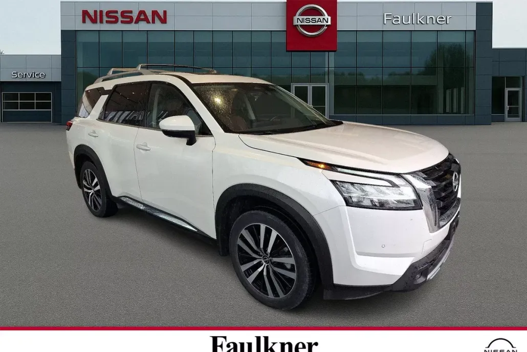 2023 Nissan Pathfinder Platinum photo 1