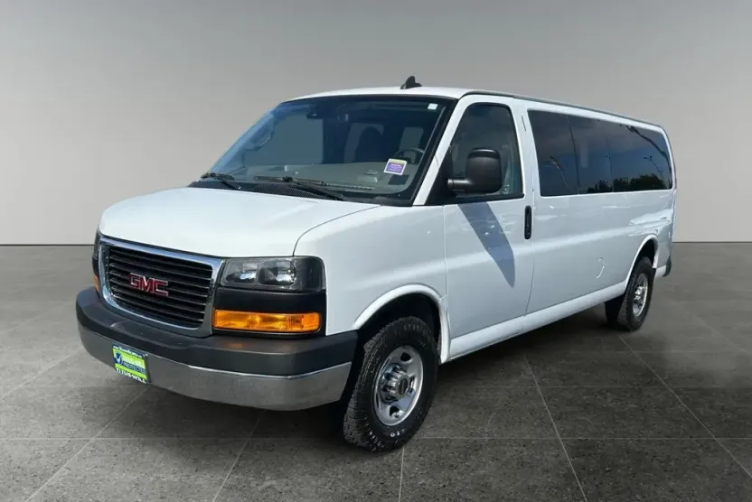 2019 Gmc Savana Passenger 3500 LT photo 1