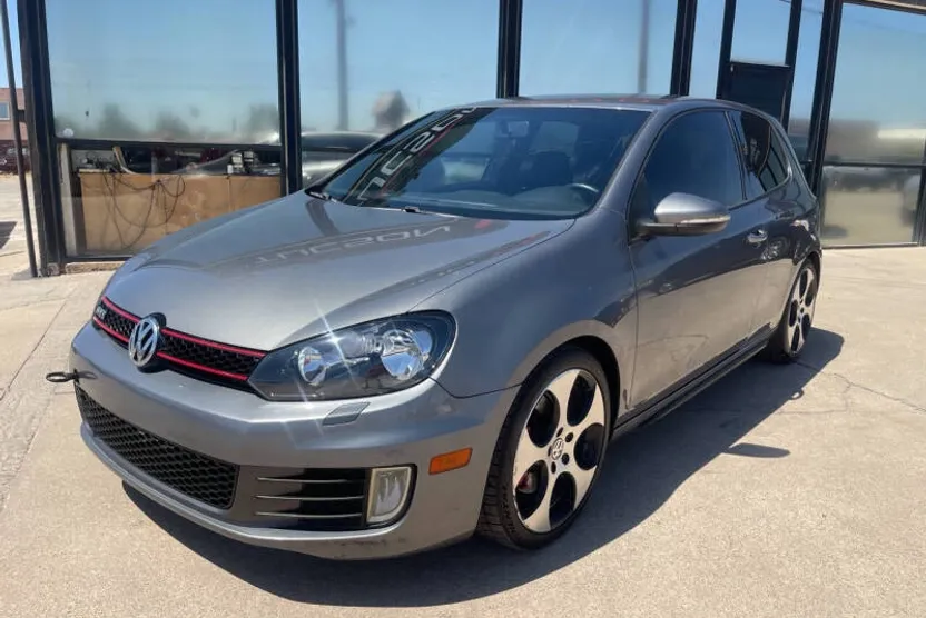 2011 Volkswagen Golf GTI Base photo 1