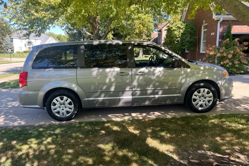 2014 Dodge Grand Caravan SE photo 1
