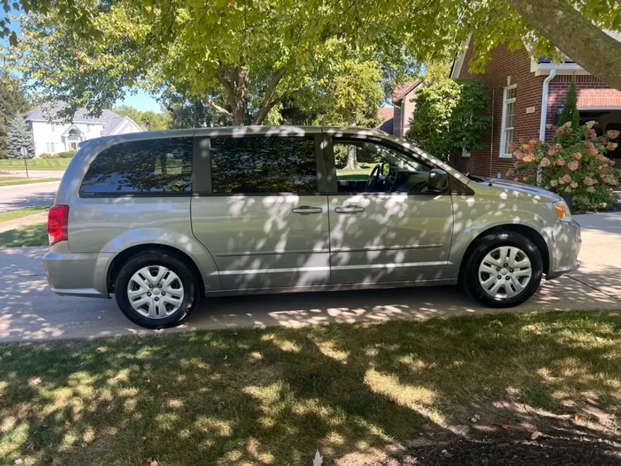 2014 Dodge Grand Caravan SE photo 1