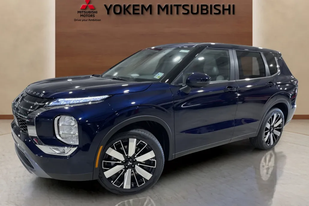 2025 Mitsubishi Outlander SE photo 1