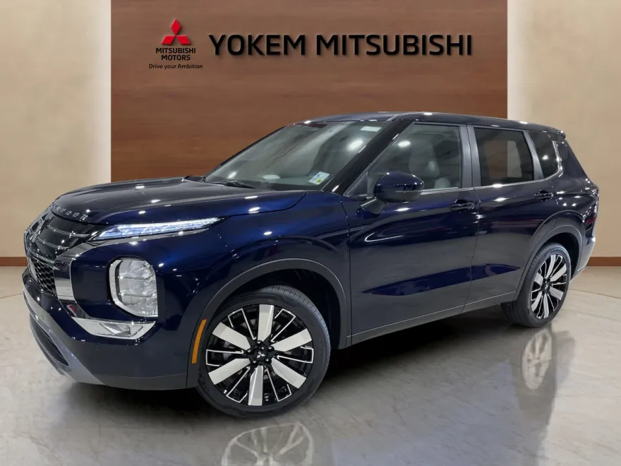 2025 Mitsubishi Outlander SE photo 1