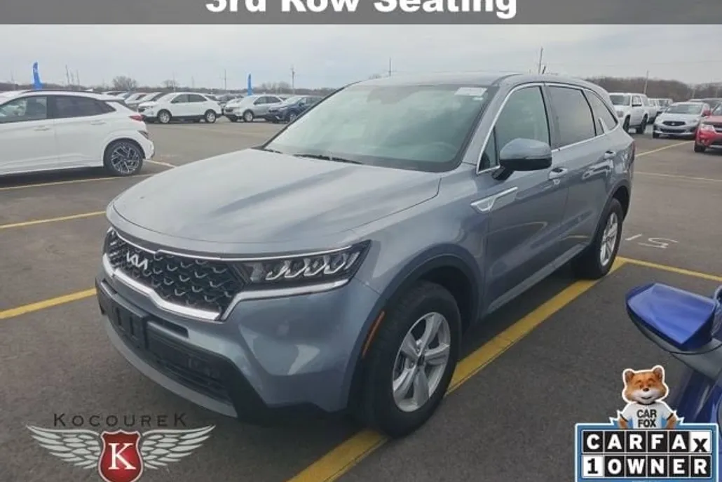 2023 Kia Sorento LX photo 1
