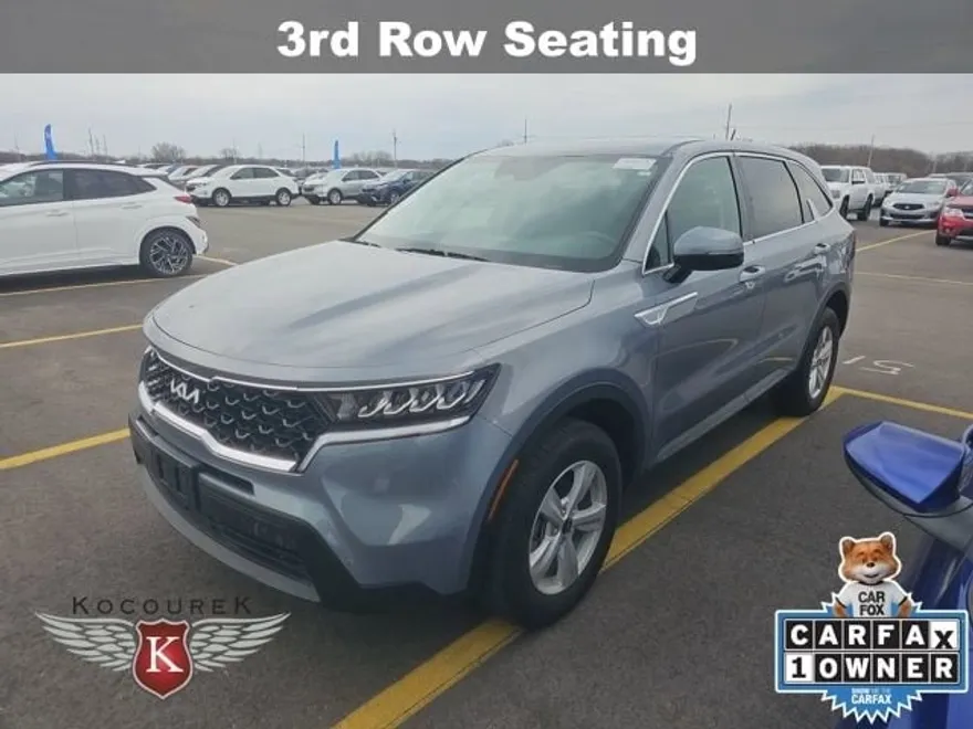 2023 Kia Sorento LX photo 1