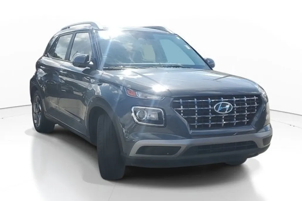 2024 Hyundai Venue SEL photo 1