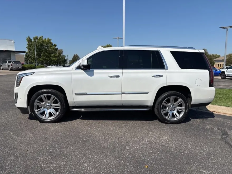 2018 Cadillac Escalade Luxury photo 1