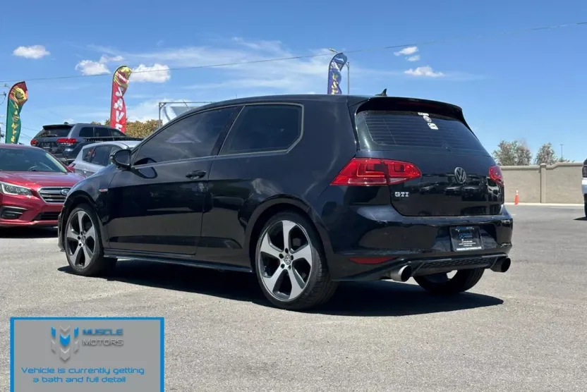 2016 Volkswagen Golf S photo 1