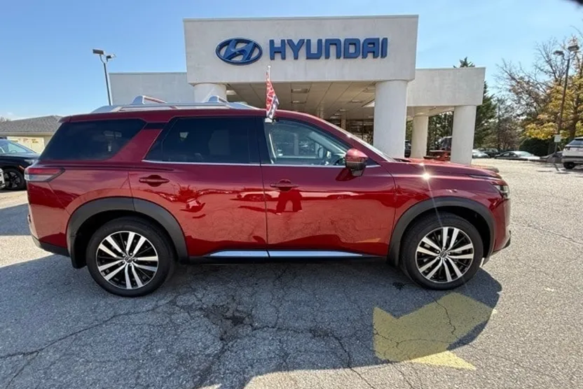 2024 Nissan Pathfinder Platinum photo 1