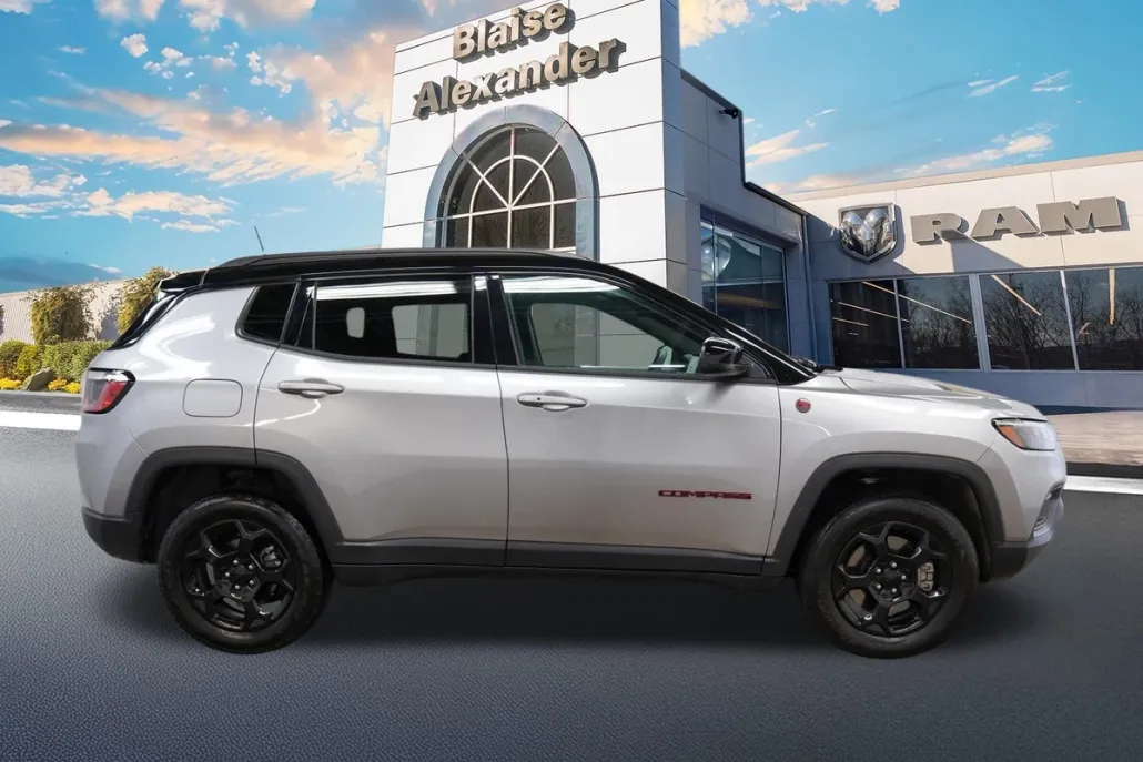 2024 Jeep Compass Trailhawk photo 1