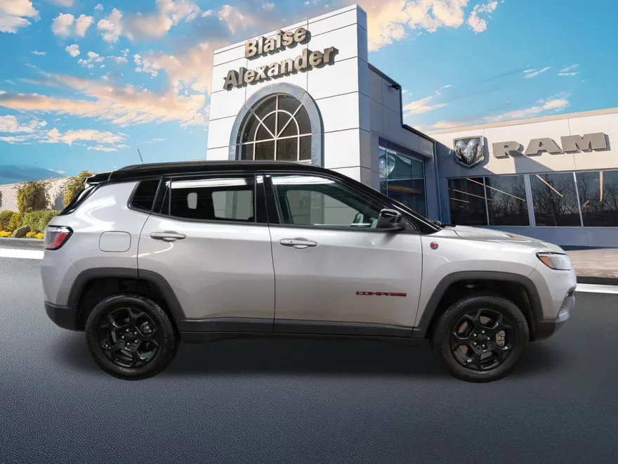 2024 Jeep Compass Trailhawk photo 1