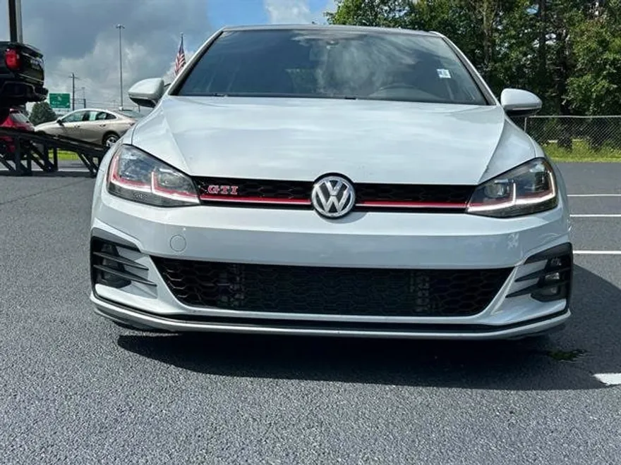 2019 Volkswagen Golf GTI S photo 1